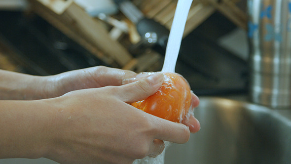 Washing a Tomato