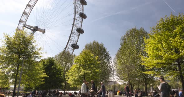 Timelapse Of People At Jubillee Gardens In London