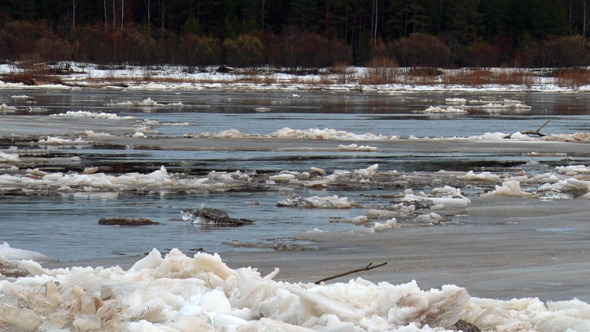 Ice Drift and Break on the River
