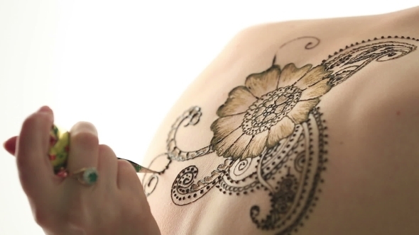 View Of Creation Mehndi Pattern On Model's Body