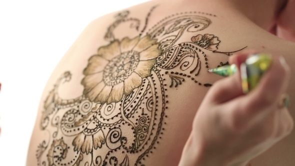 Mehendi. Creating Beautiful Patterns With Henna