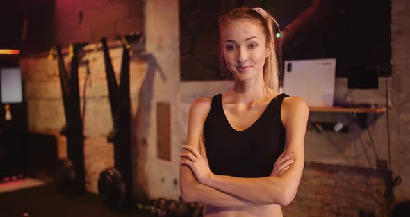 Portrait of Concentrated Woman Looking Camera in Fitness Gym