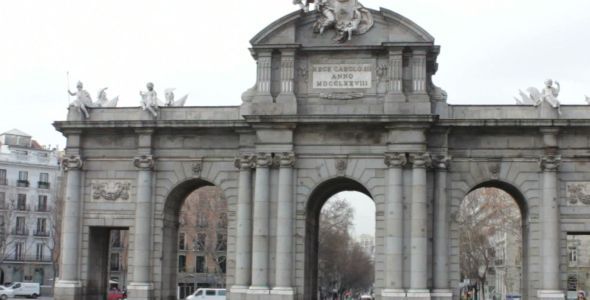 Traffic around Puerta de Alcala - 1 alt