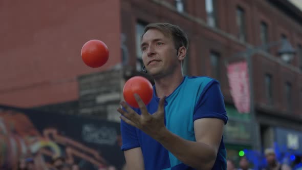 Slow motion juggler performing urban crowd