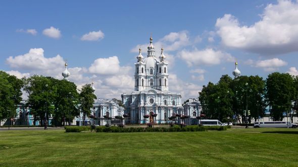 The Smolny Cathedral, St Petersburg (time-lapse)