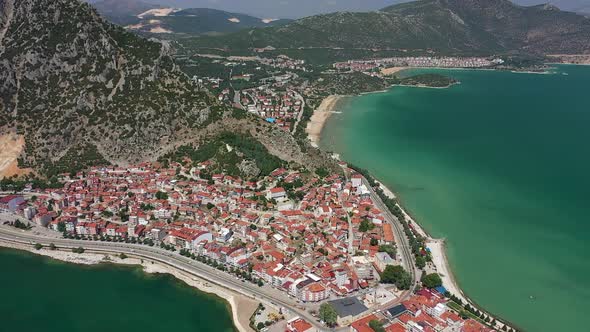 A City on the Shore of a Large Lake