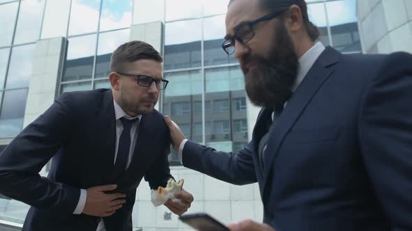 Bearded Man Calling 911 Seeing His Friend Poisoned With Sandwich During Lunch