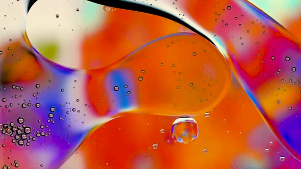 Abstract Colorful Food Oil Drops Bubbles and spheres Flowing on Water Surface alt