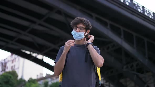 Messenger Puts on Medical Protective Mask