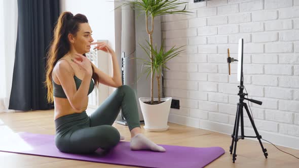 Fitness Blogger Saying Goodbye at End of Online Training