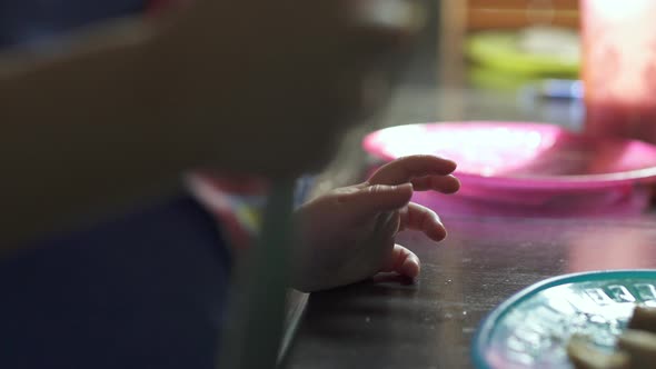 Scenes Of Children Eating (3 Of 8) alt