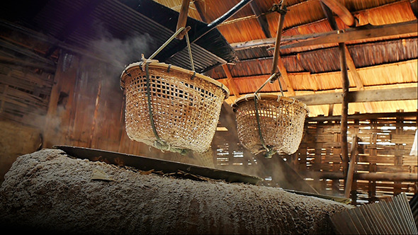 Salt Boiling at Boklua Nan Province 06