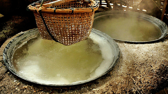 Salt Boiling at Boklua Nan Province 05
