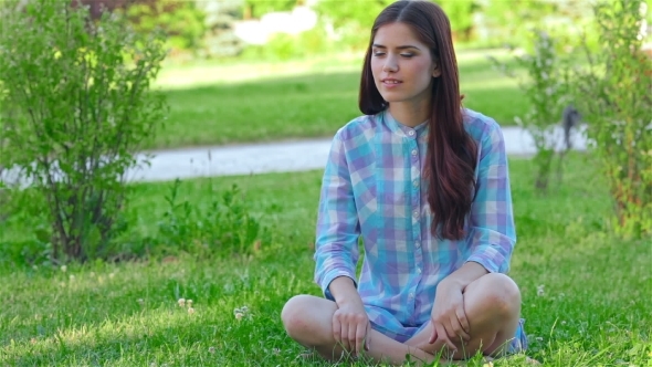 Teen Girl Doing Yoga In The Park. alt