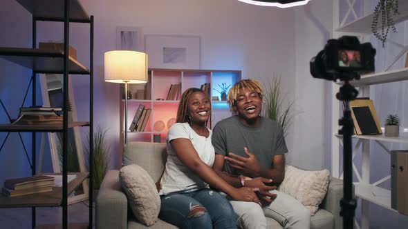 Couple Vlog Home Live Streaming Influencers Camera