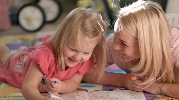 Mother And Daughter Writing Together alt