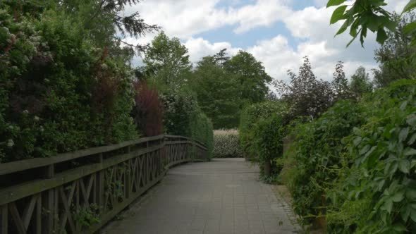 Wooden Bridge Through The Green Park, Wooden alt