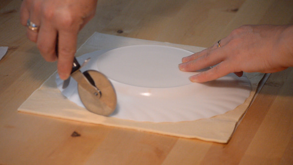 Using Plate As Template For Dough