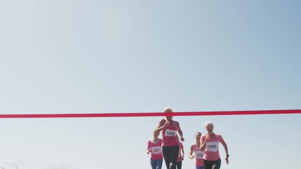 Athletics women arriving at finish line