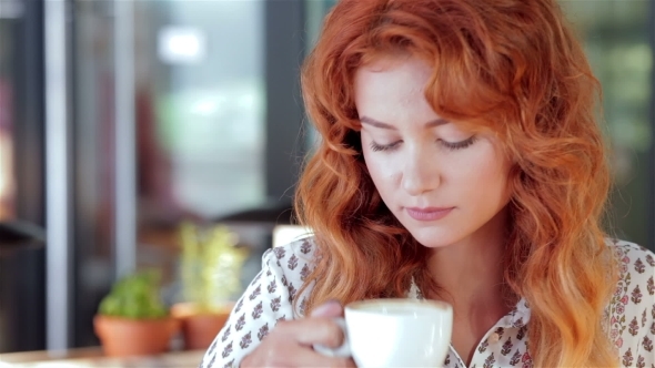 Beautiful Girl In Cafe alt