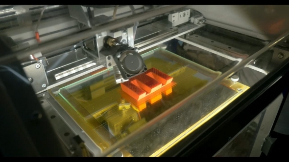 3D Printer Making Letter E alt