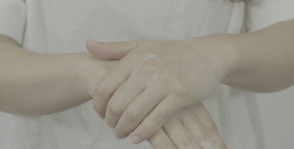 Self Hand Cream Massage alt