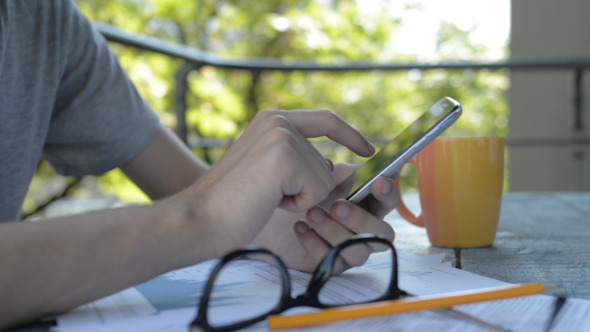 Using Smartphone while Working in Open Area (3) alt