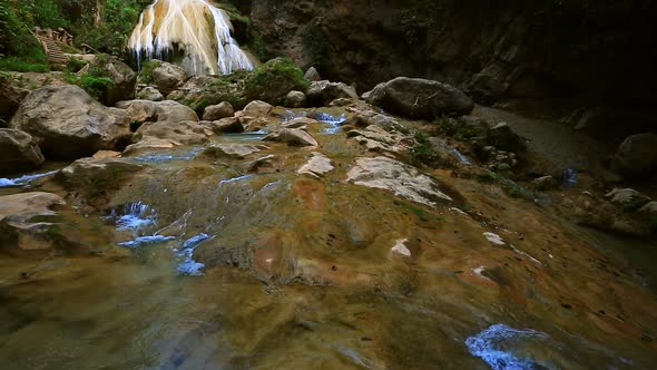 Khor Louang Waterfall In Lamphun Thailand 13