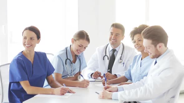 Group Of Doctors Meeting At Seminar In Hospital 2 alt