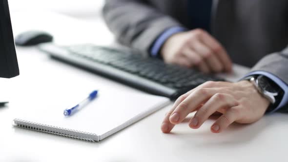 Close Up Of Businessman Hands With Notepad 1 alt