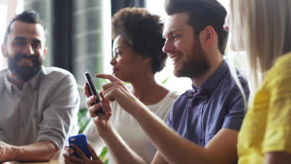 Business Team With Smartphones And Tablet Pc 23 alt