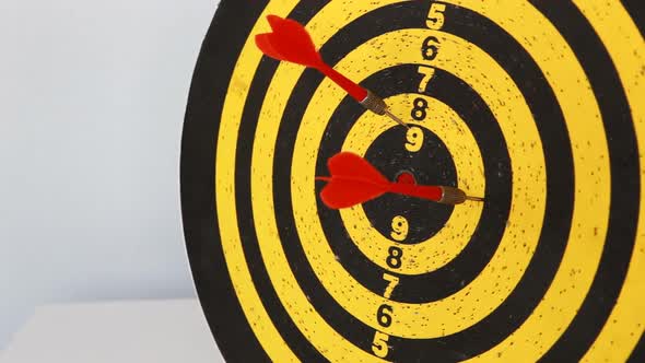 Darts Arrows In The Target 2 alt
