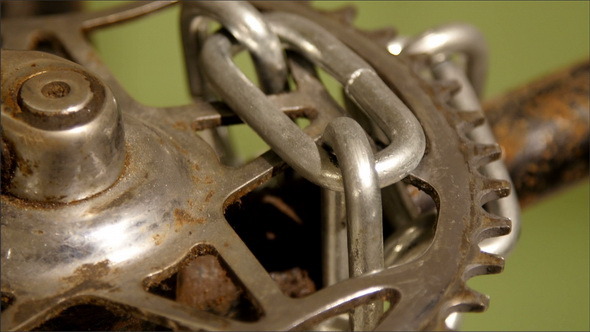 A Chain on the Bicycles Engine Parts alt