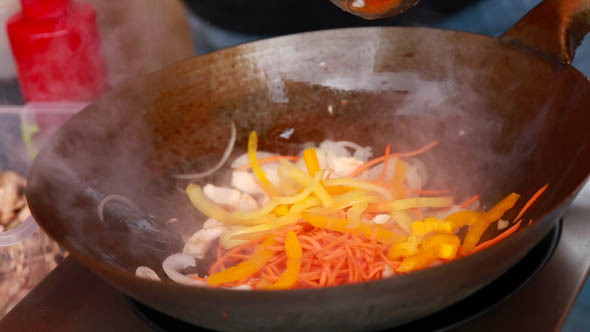 Meat with Vegetables in a Pan alt