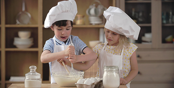 Diligent Little Cooks  alt