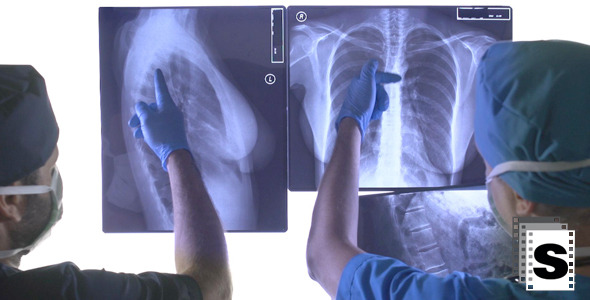 Surgeons Examining X-rays alt
