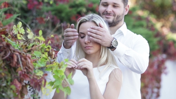 Couple Playing Surprise alt