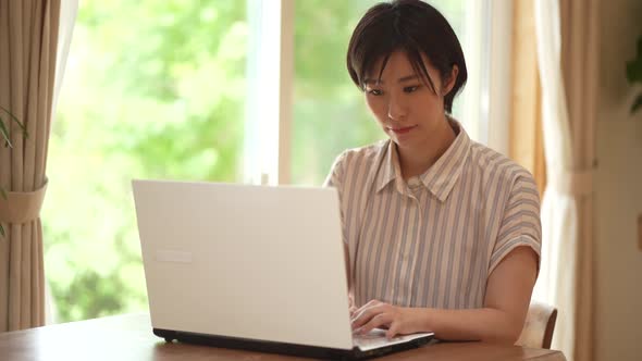 woman using a computer