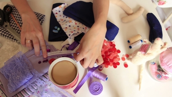 Hands Needlewoman alt