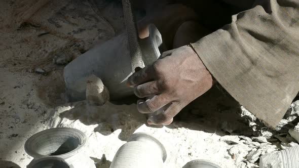 Hands Of A Master, Making The Ceramic Jug alt
