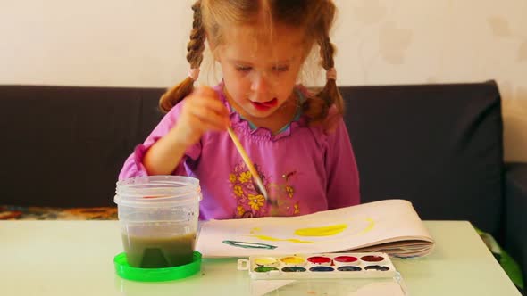 Little Girl Draws Paints 3