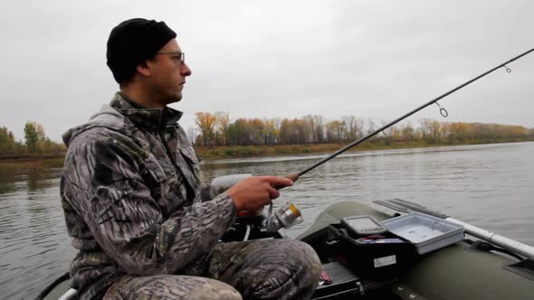 Man Fishing  Spinning alt