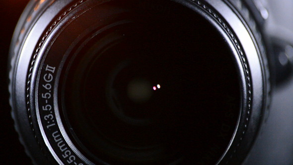 Lens Reflex Camera Focusing and Shooting