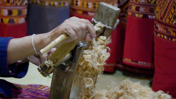 Traditional Cotton Loom Making 01