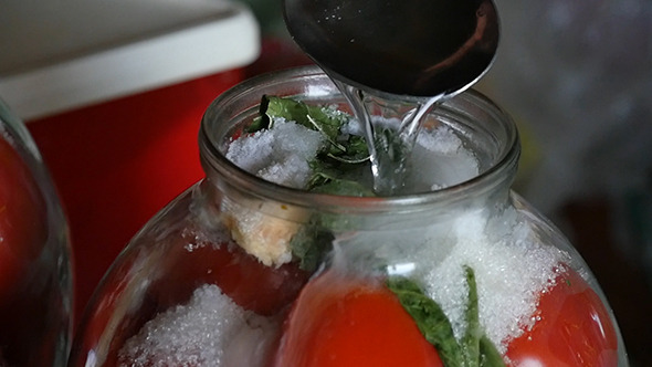 Filling Jars For Canning Tomatoes