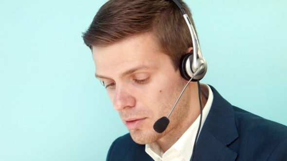 Man Solves The Problem Of The Customer Call Center