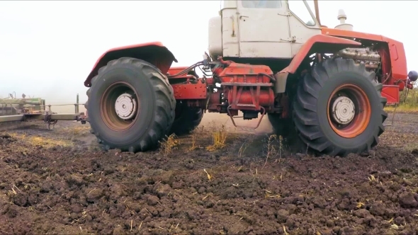 Tractor With Raised Trailer For Cultivation