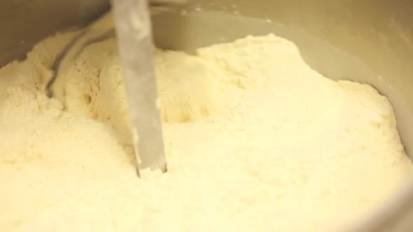 Making Batter With Electric Mixer 1 alt