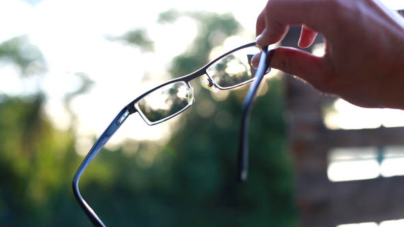 Man Against the Sunset Turns the Glasses alt