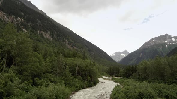 Tracking pan of a river flowing through the mountains in Alaska